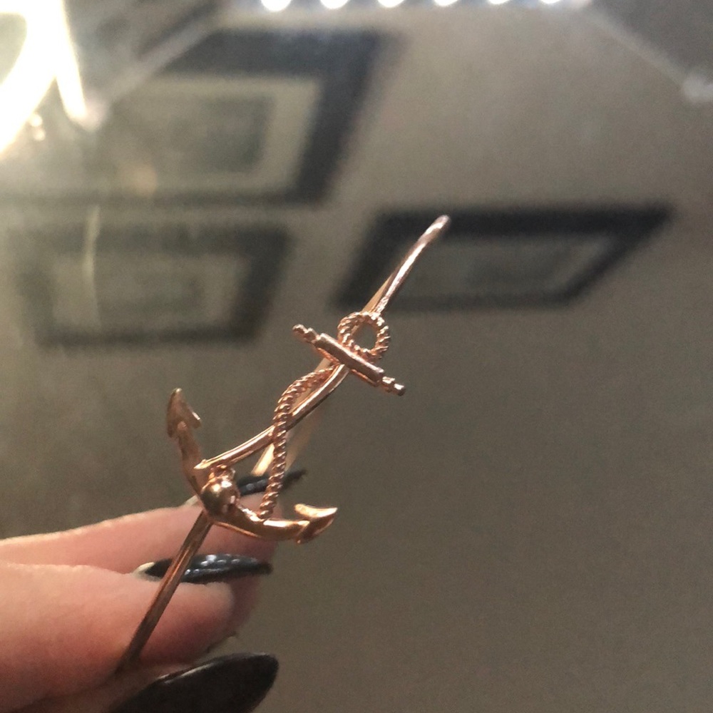 🌸NWT gold rose hook bracelet with the anchor